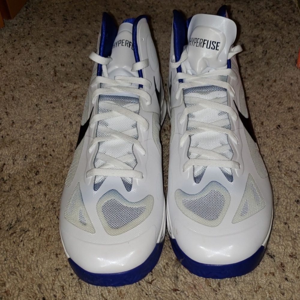 Mens size 17 nikes. New in box!